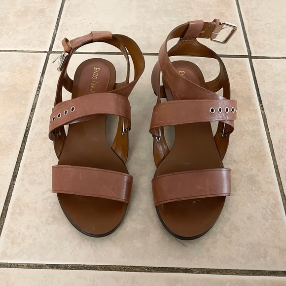 Sandals. - Picture 2 of 2